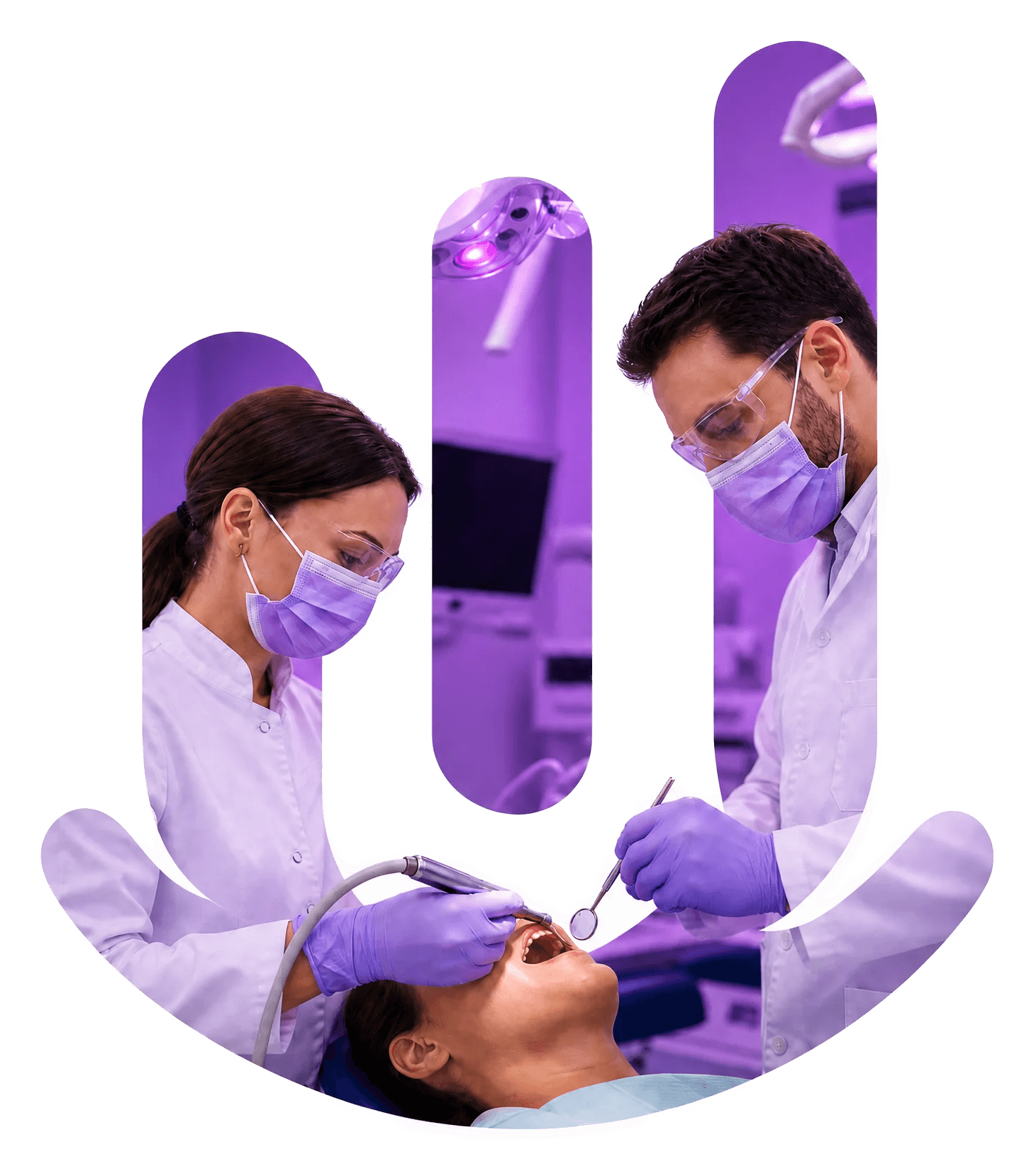 Dentistas sorrindo no consultório